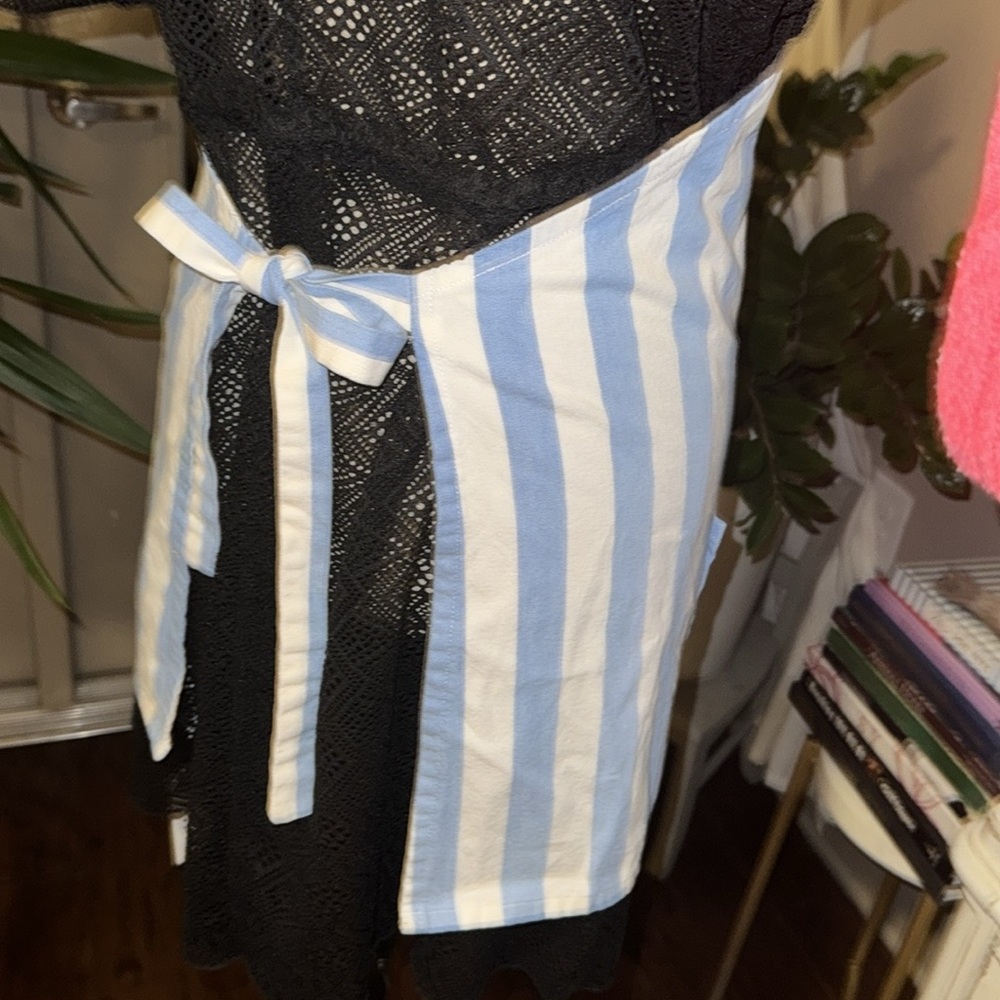 Blue & white Apron vertical striped apron two front pockets tie back one size - Picture 4 of 12